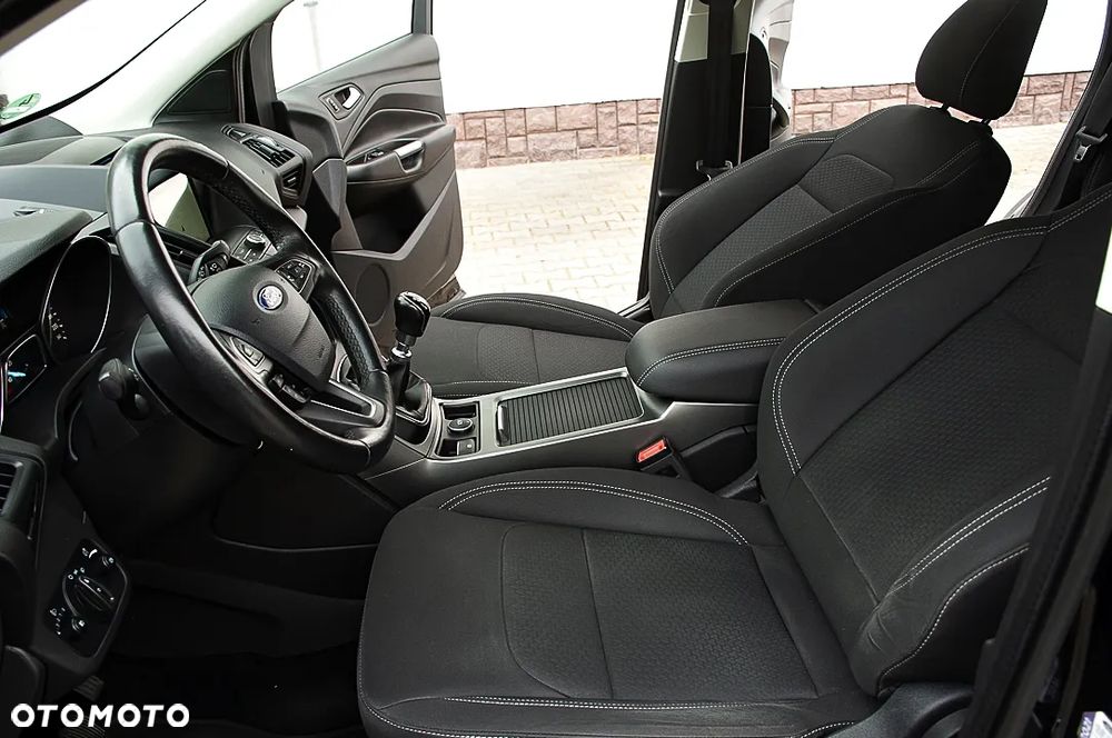 Ford Kuga 2.0 TDCi FWD Titanium Plus - 38