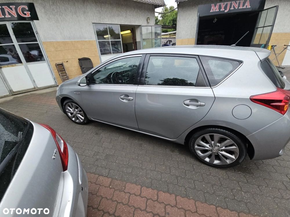 Toyota Auris 1.8 HSD Luna - 2