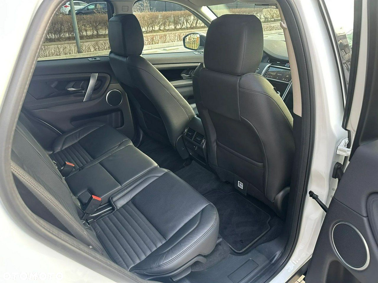 Land Rover Discovery Sport 2.0 P200 mHEV S - 16