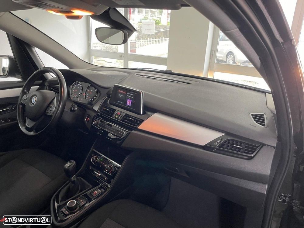 BMW 216 Active Tourer d Line Luxury - 24