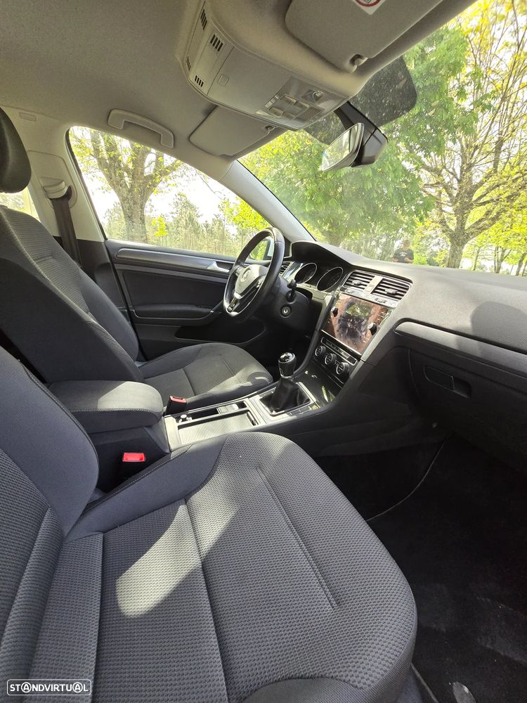 VW Golf 1.6 TDI Confortline - 14