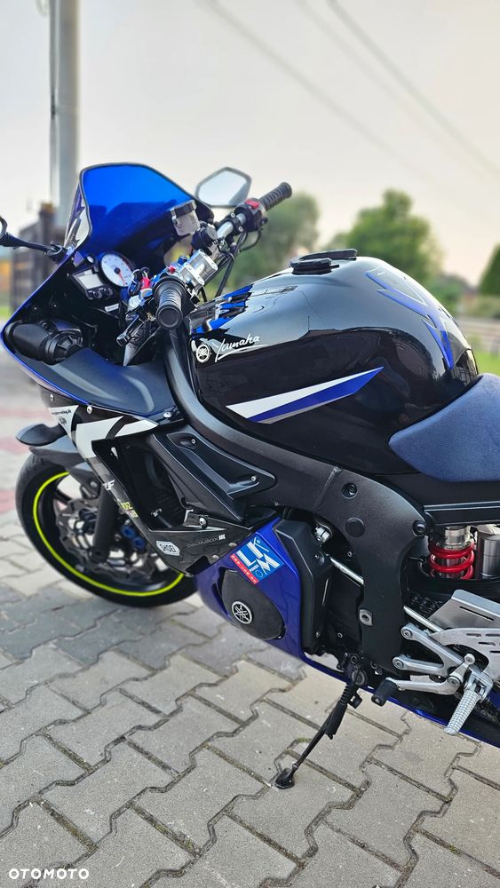 Yamaha R6 - 6