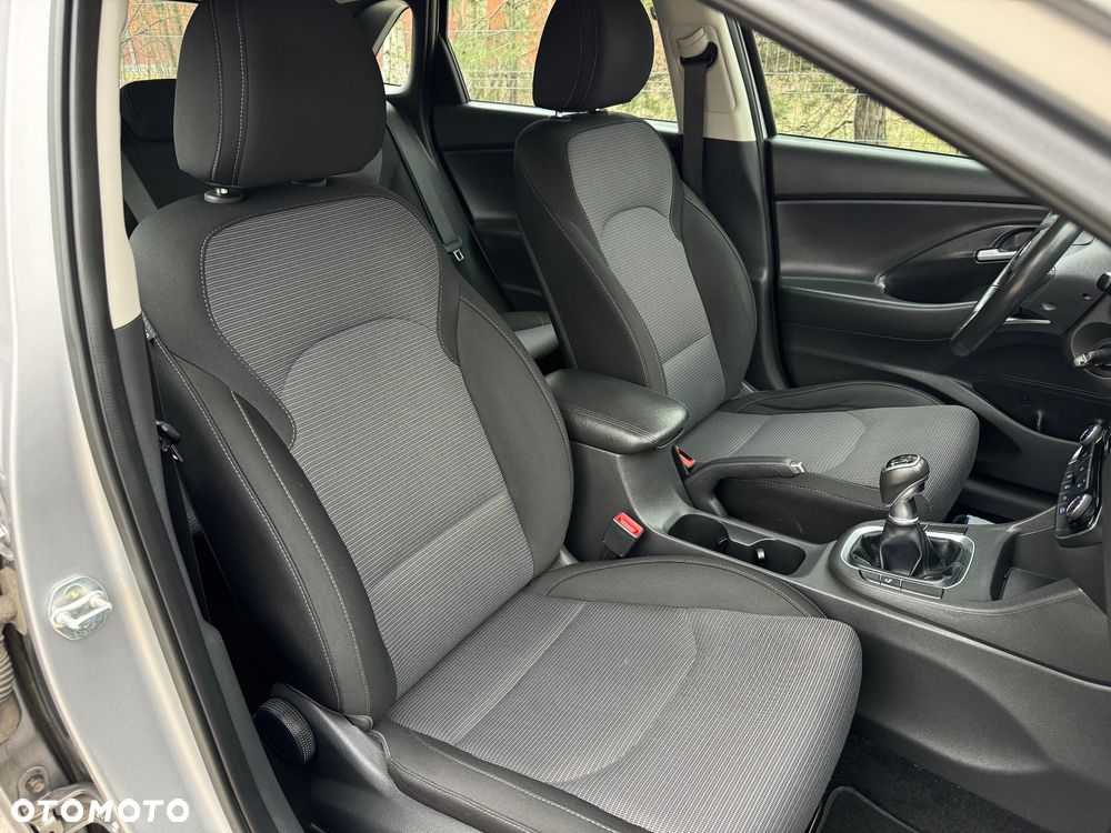 Hyundai i30 1.5 DPI Classic + - 21