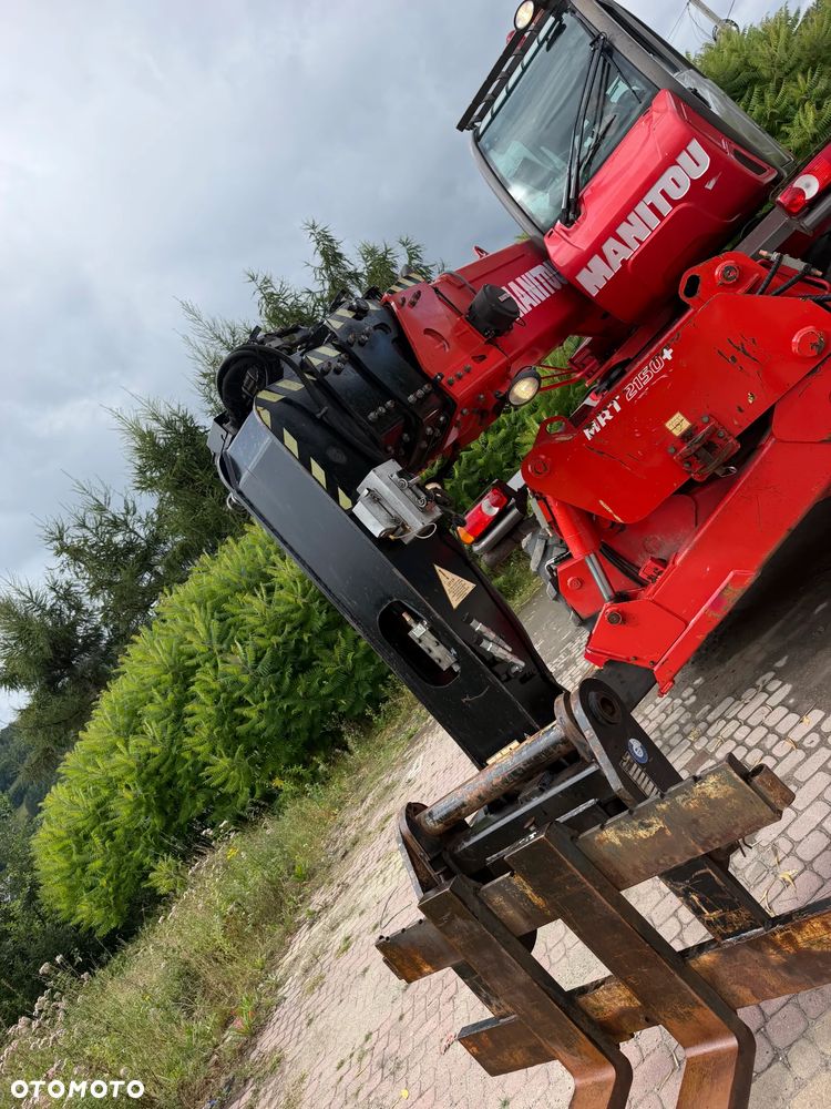 Manitou MRT2150+PRIVILEGE Ładowarka teleskopowa 4x4 ROTO 21metrów. 5 ton udźwig. Bez AdBLUE bez DPF. Maszyna jak Nowa z Norwegii 5300 mtg. 2015 rok. Obrót pełny. Zero luzów wycieków. Zadbana maszyna z Fermy Norweskiej. Silnik 160 Km. AUTEC zdalne sterowanie. Ani deka luzów czy wycieków. Opony jak Nowe. Pełny Oryginał. Niski przebieg. Stabilizatory. Zamki na tłokach. OKAZJA. Jest to model przystosowany do pracy z koszem. - 7