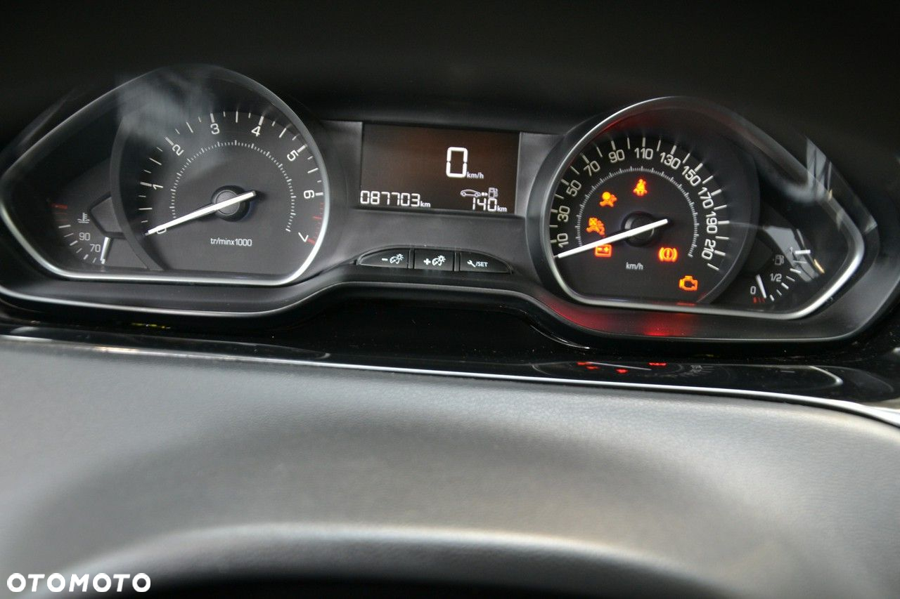 Peugeot 208 - 23