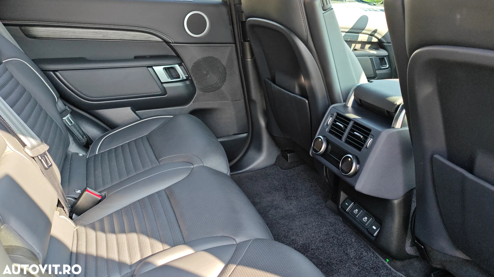 Land Rover Discovery 3.0D 300 MHEV R-Dynamic SE - 15