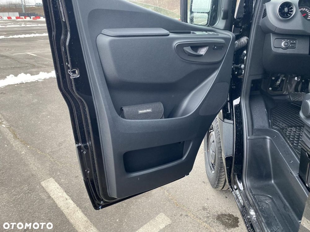 Mercedes-Benz Sprinter - 11
