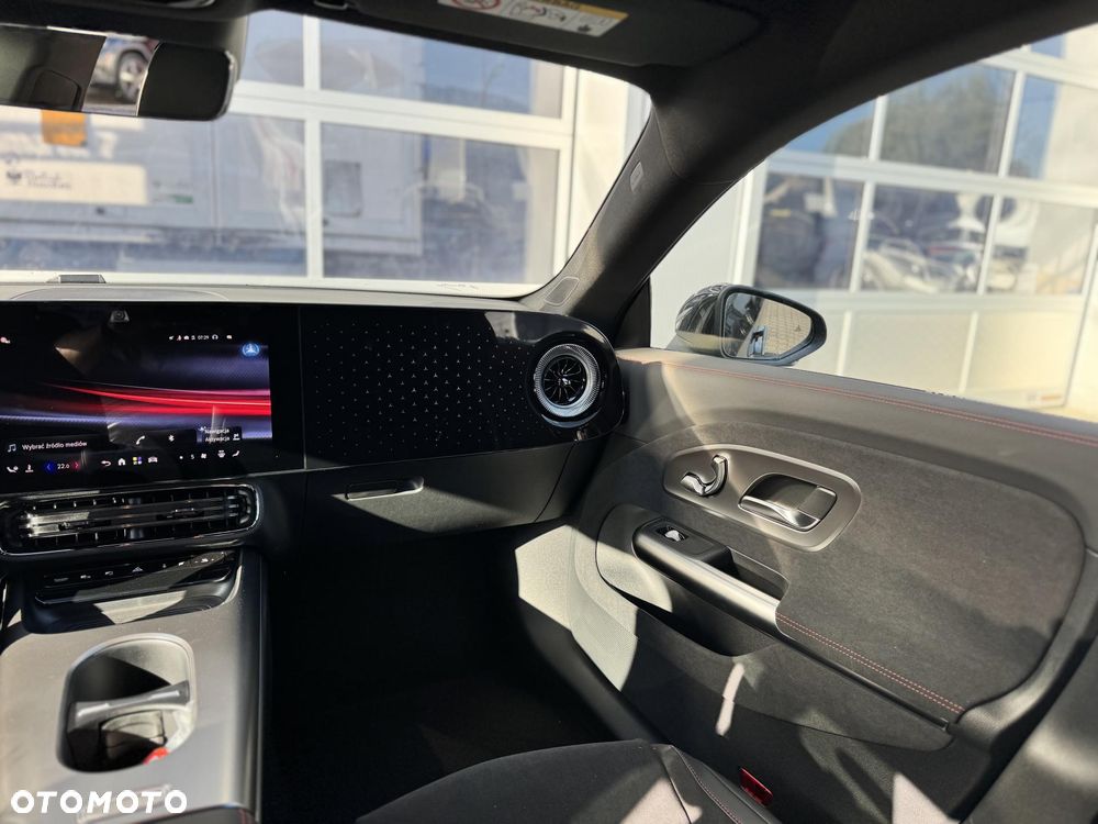 Mercedes-Benz CLA 200 mHEV 4-Matic 8G-DCT - 17