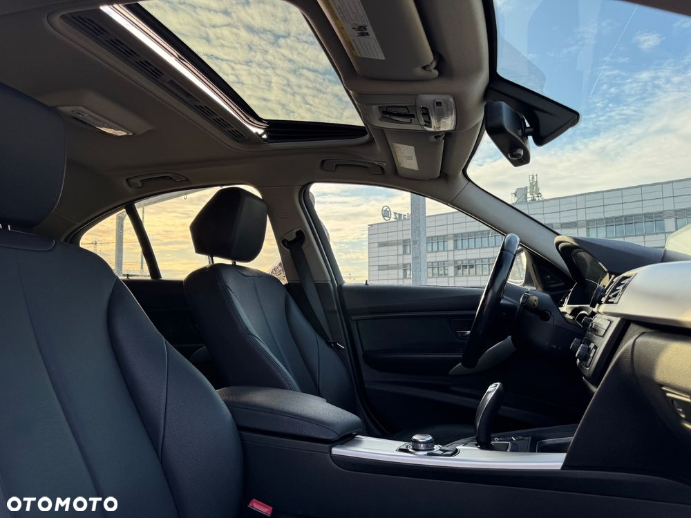 BMW Seria 3 328i Sport Line - 15
