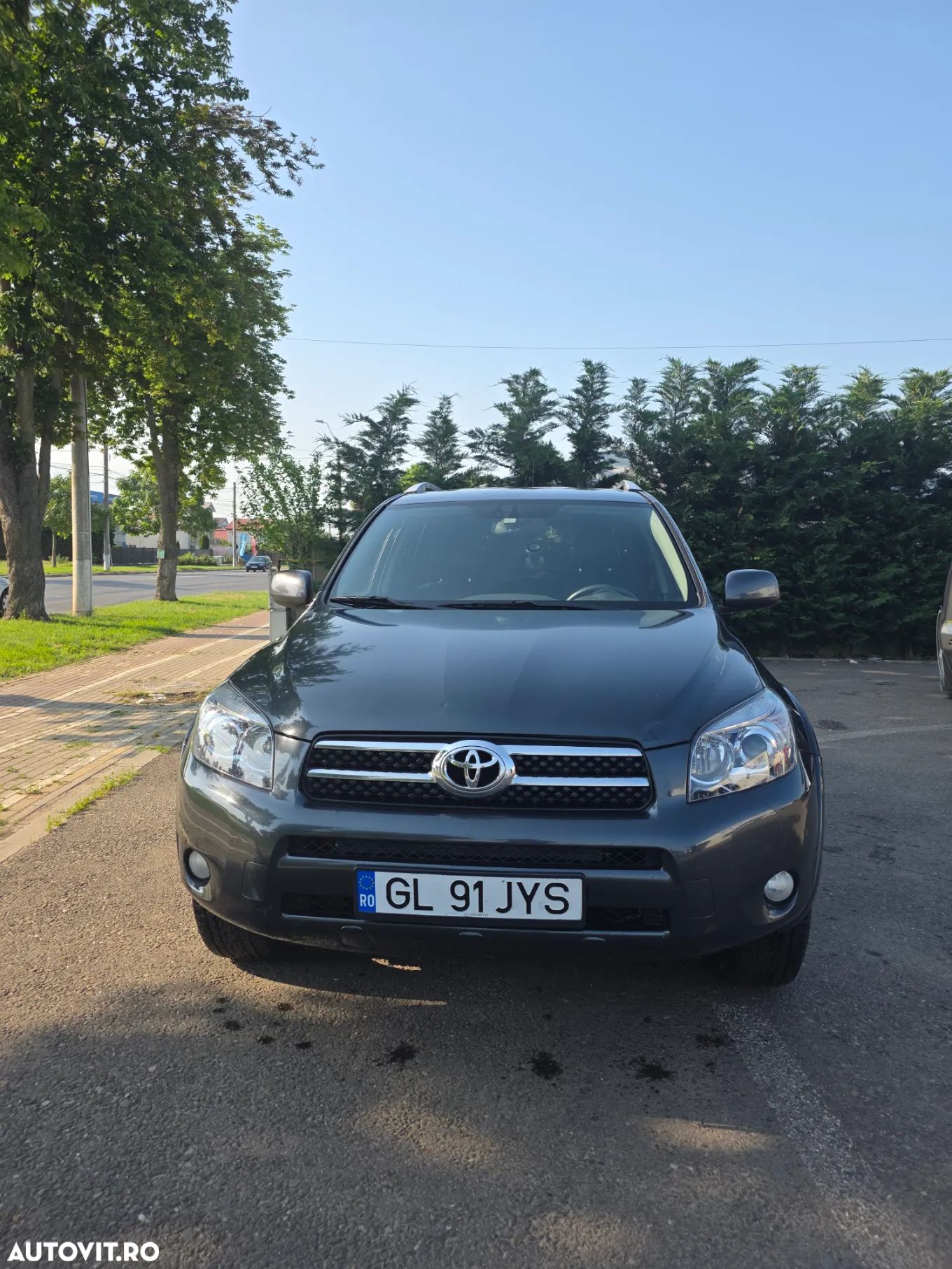 Toyota RAV4 - 1