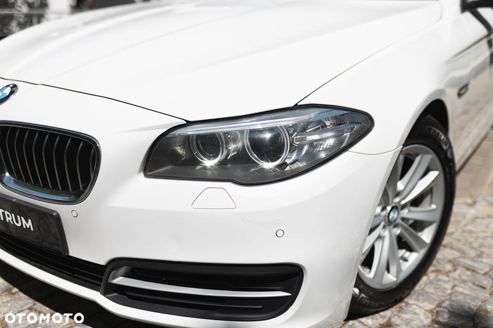 BMW Seria 5 520d xDrive - 2