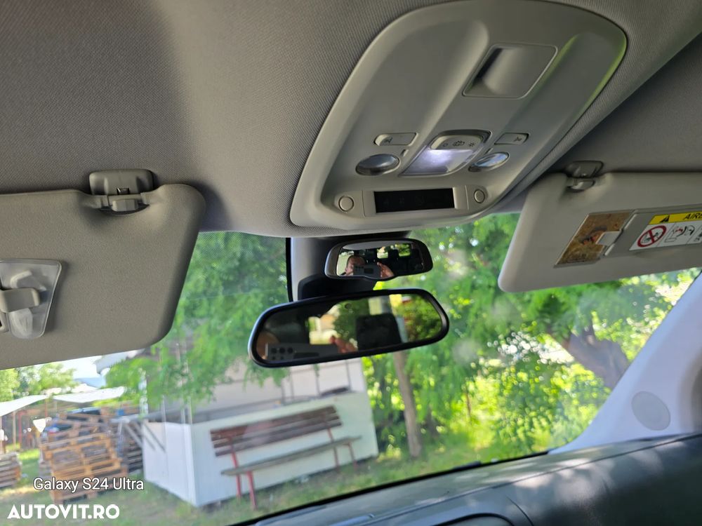 Peugeot Traveller L2H1 1.6 BlueHDI 115 S&S Combispace Premium - 4