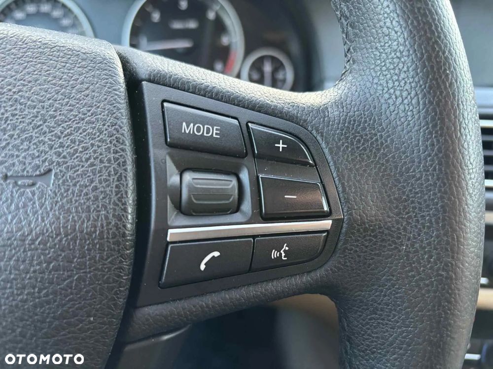 BMW Seria 5 520d xDrive - 24