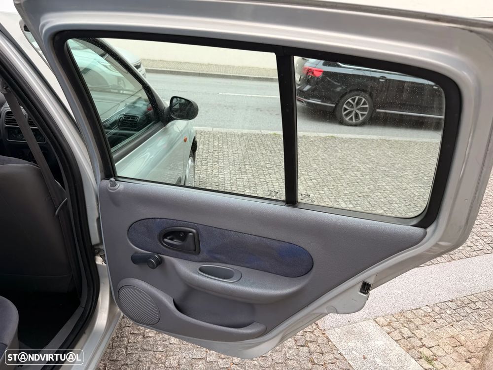 Renault Clio 1.2 16V Extreme - 19
