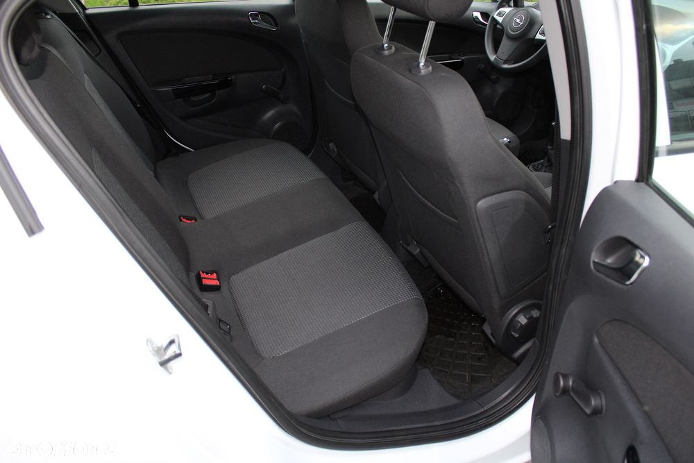 Opel Corsa 1.2 16V Essentia - 13