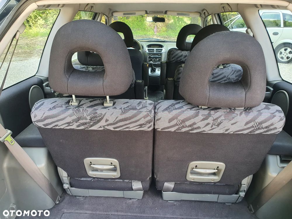 Mitsubishi Space Wagon 2.4 GDI Family - 9