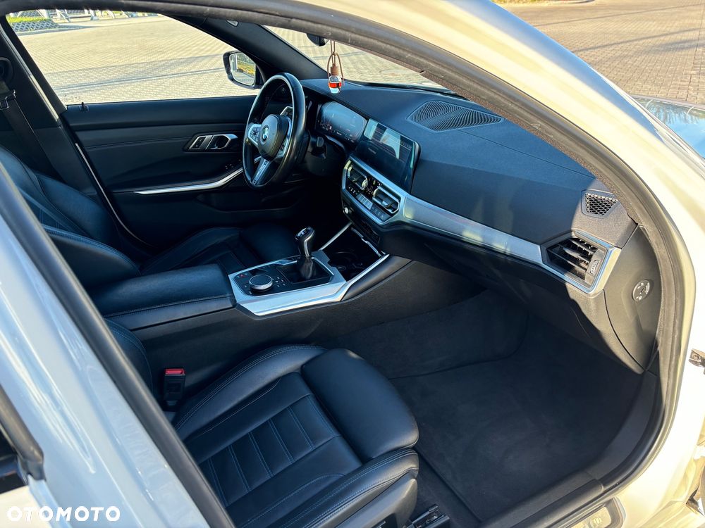 BMW Seria 3 318d M Sport - 16