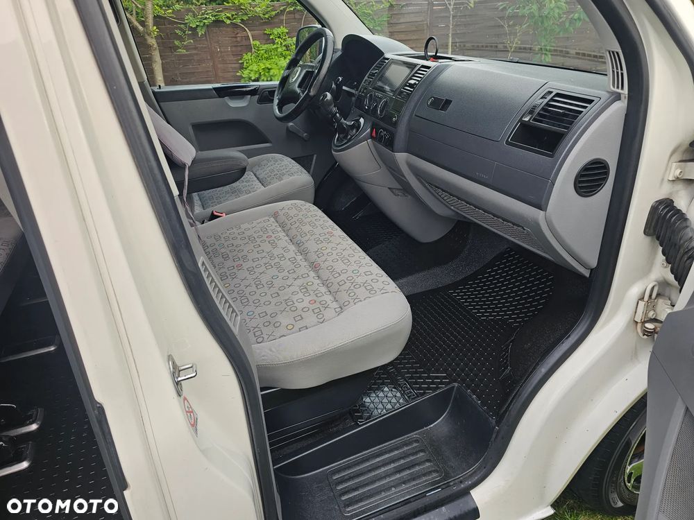 Volkswagen Transporter Shuttle Lang - 11