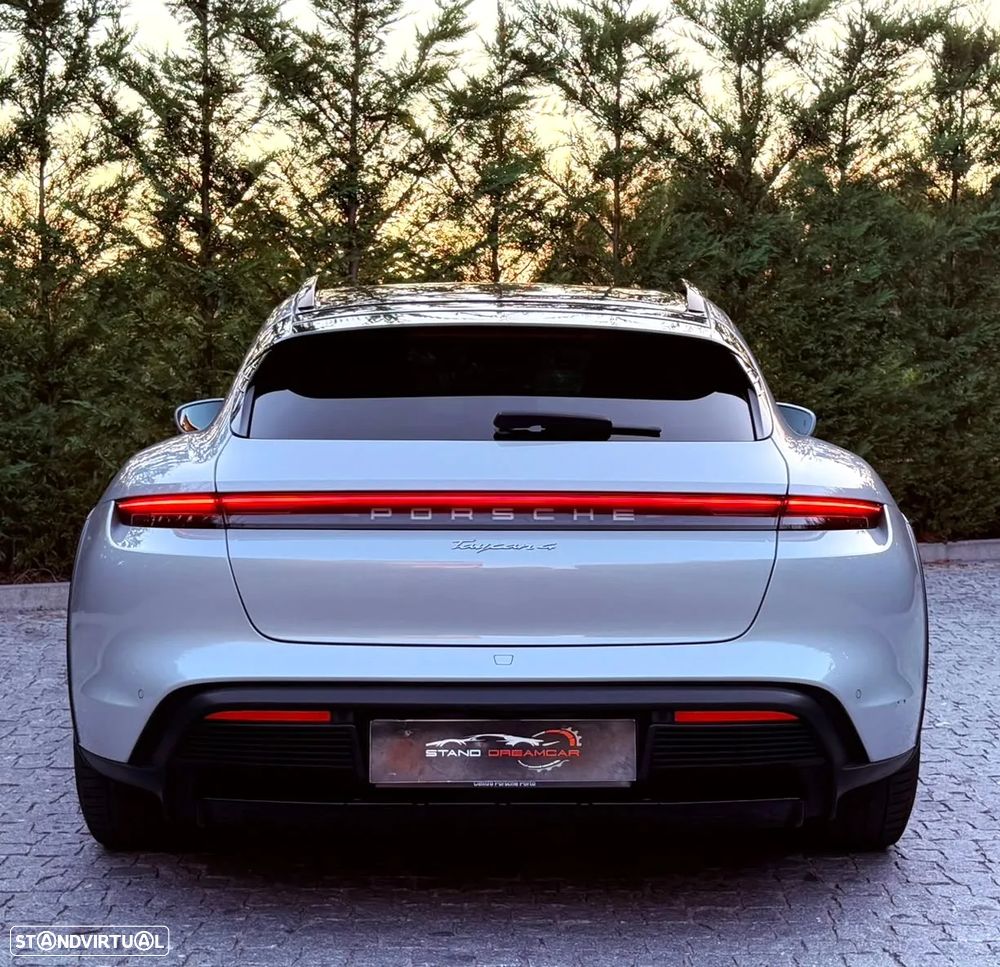 Porsche Taycan Cross Turismo 4 - 8