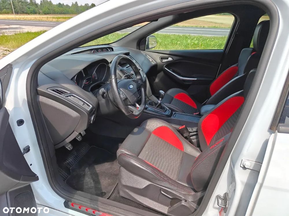 Ford Focus 2.0 EcoBoost ST mit Leder-Sport-Paket - 9