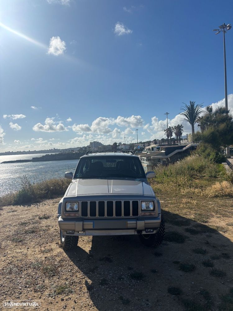 Jeep Cherokee 2.5 TD Base - 4