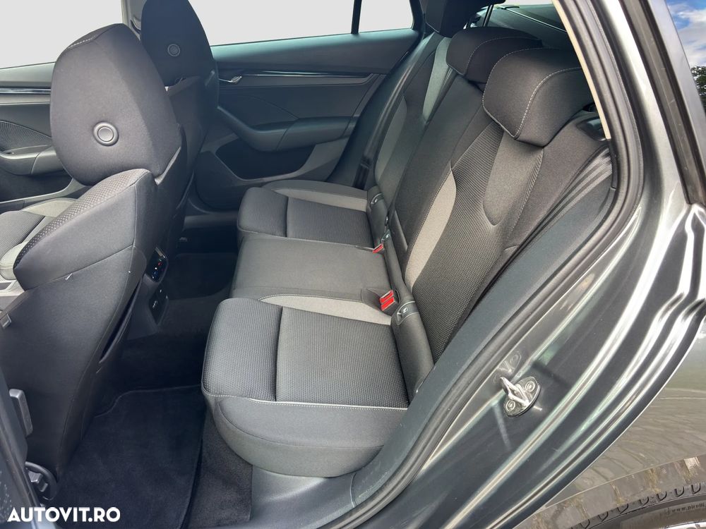 Skoda Octavia Combi 2.0 TDI DSG Sportline - 16