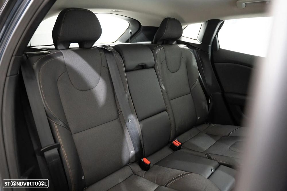 Volvo V40 Cross Country 2.0 D2 Momentum - 23