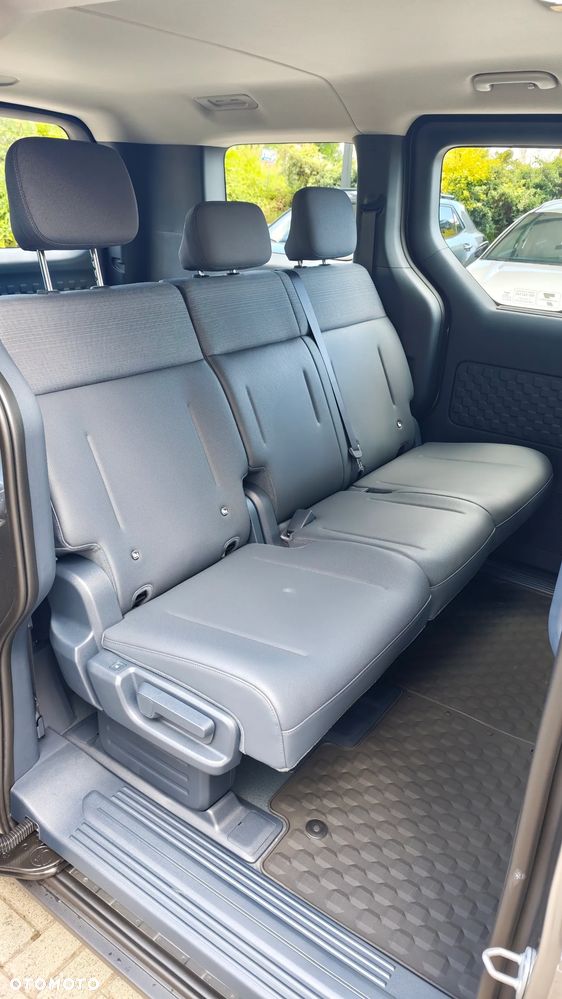 Kia PV5 - 12