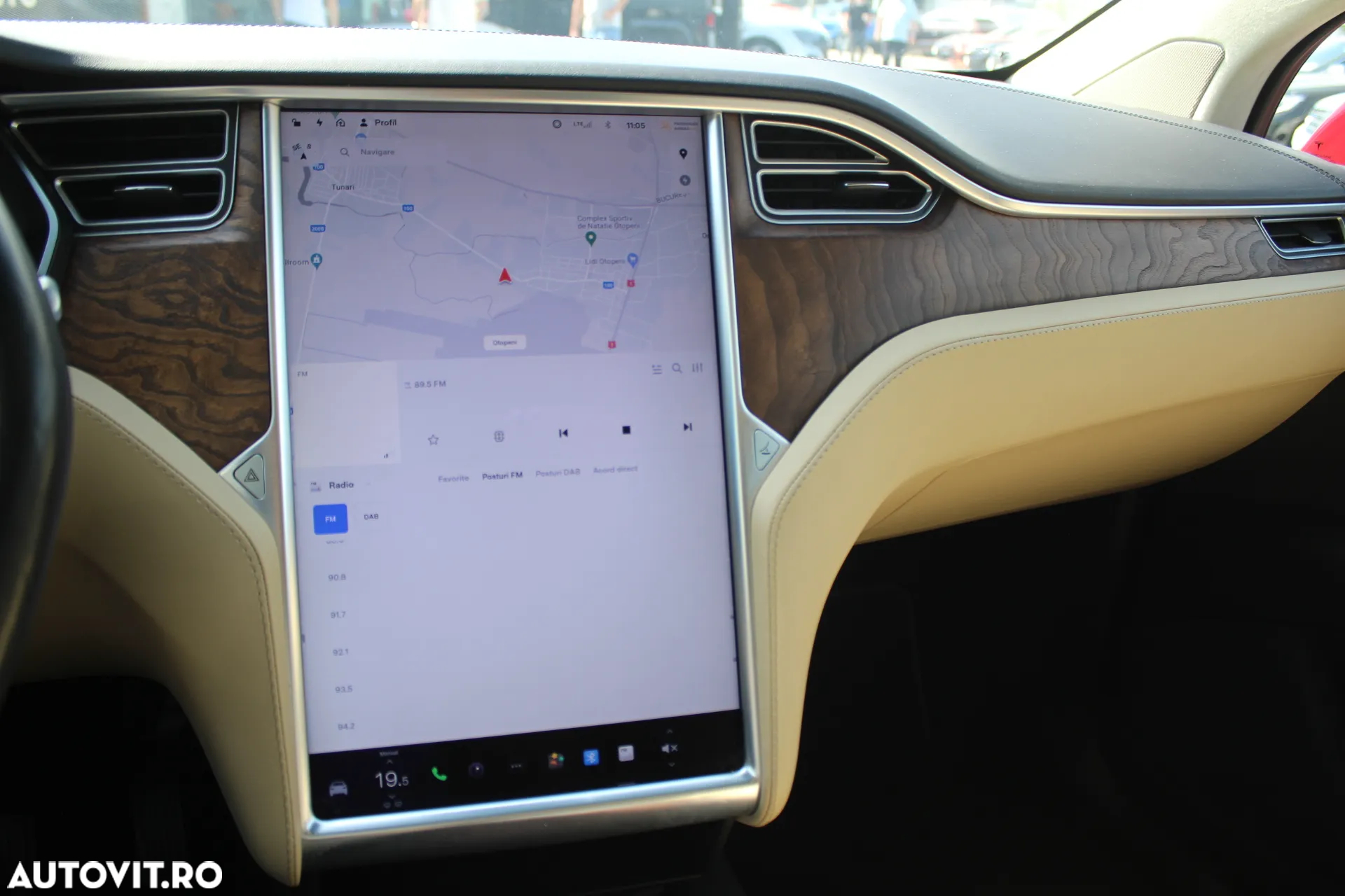 Tesla Model X - 15