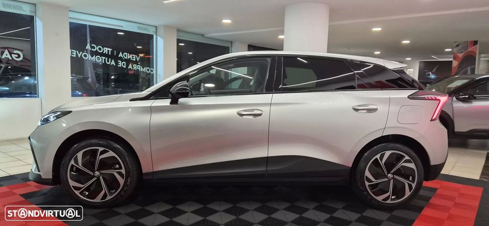 MG MG4 64 kWh Luxury - 8