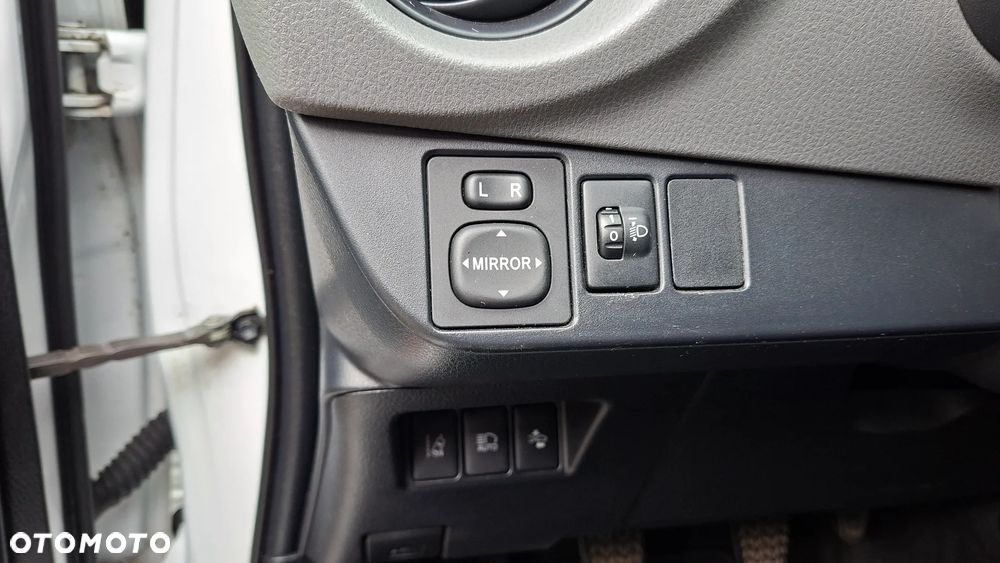 Toyota Yaris 1.0 Active EU6 - 17