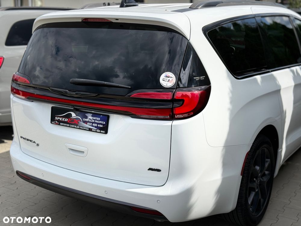 Chrysler Pacifica - 16
