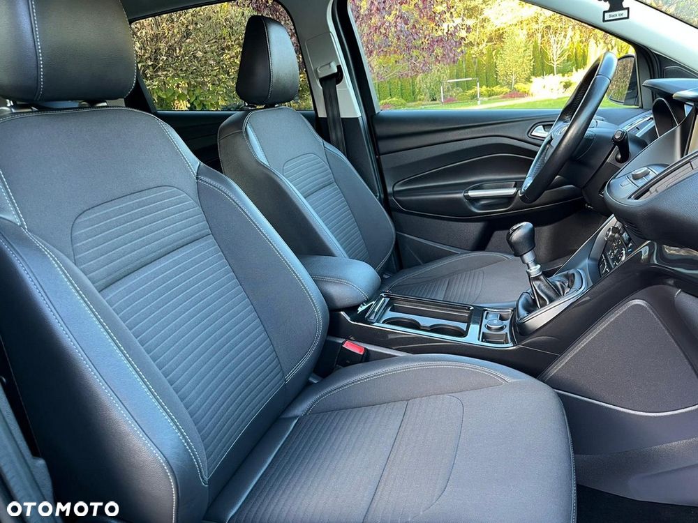 Ford Kuga 1.5 EcoBoost 2x4 Titanium - 6