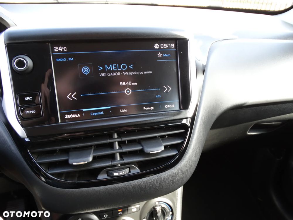 Peugeot 208 - 16