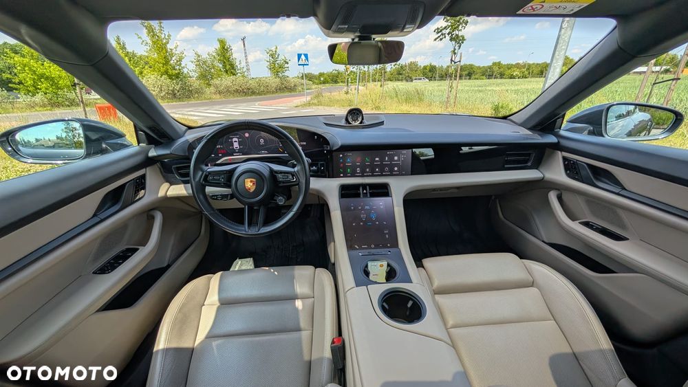 Porsche Taycan 4 - 7