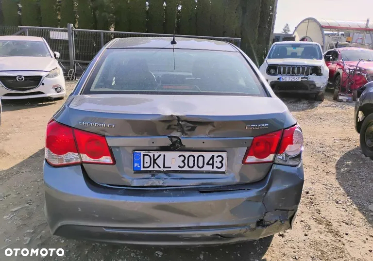 Chevrolet Cruze 1.8 LS+ - 17
