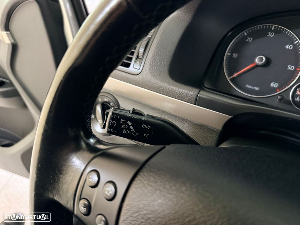 VW Touran 2.0 TDI Highline 7L - 22