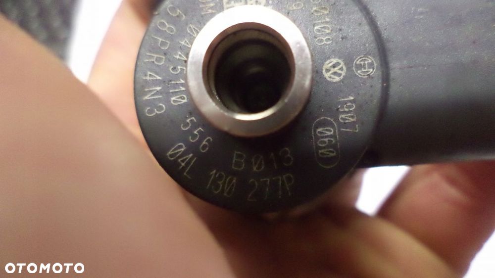 Wtrysk wtryskiwacz  AUDI 2.0 TDI 04L130277P - 2