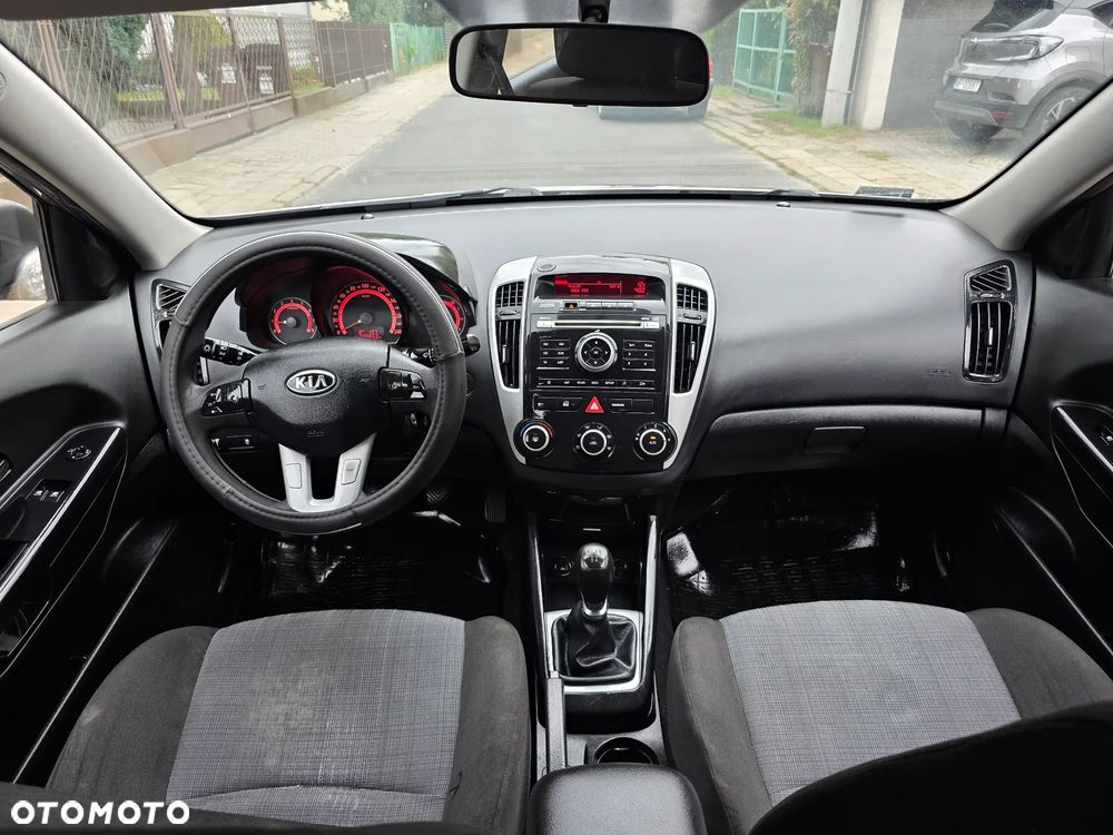 Kia Ceed - 16