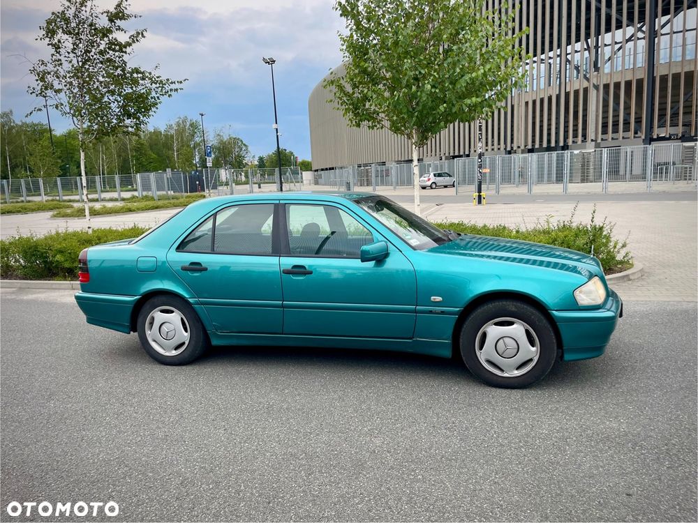 Mercedes-Benz Klasa C 220 T CDI Classic - 20