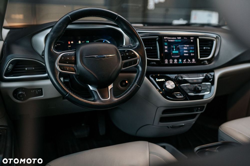 Chrysler Pacifica - 26