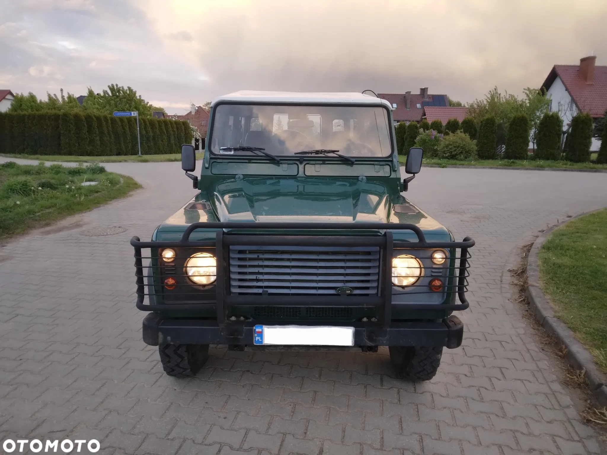 Land Rover Defender 110 2.5 TDI - 11