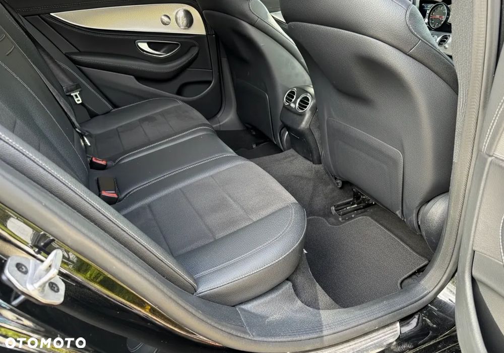 Mercedes-Benz Klasa E 220 d 4-Matic 9G-TRONIC - 21