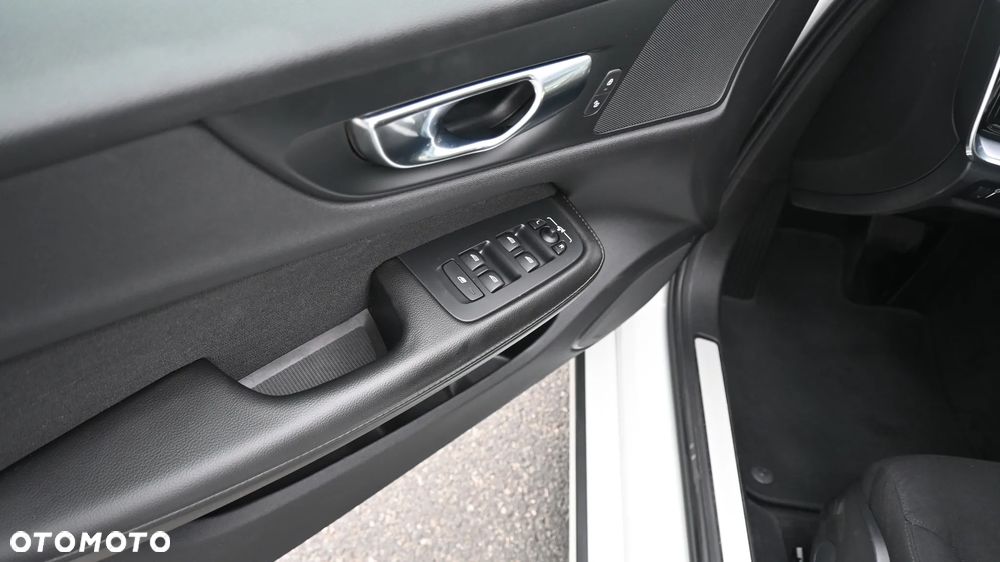 Volvo V60 B3 B Momentum Pro - 36