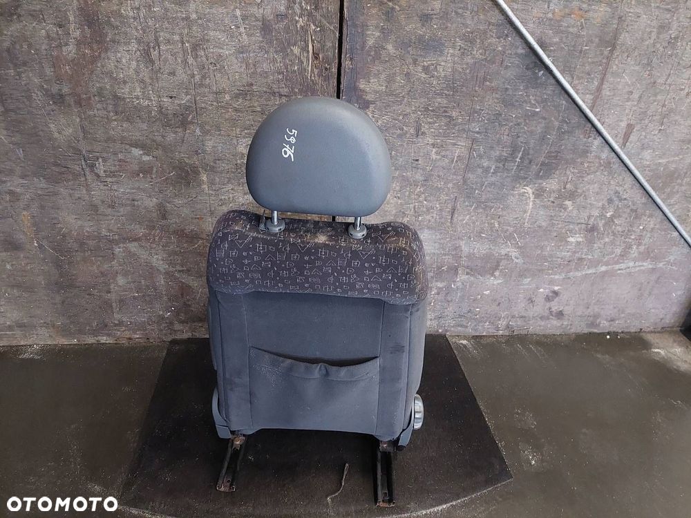 FOTEL LEWY PRZÓD OPEL CORSA C - 3