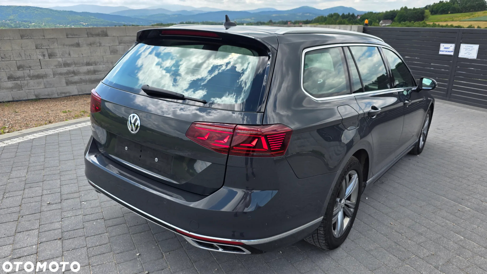 Volkswagen Passat Variant 2.0 TDI SCR DSG R-Line - 4