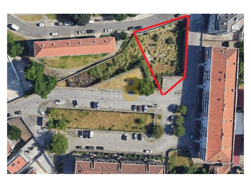 Terreno em Campanhã, com 4 frentes - 24 frações T2/T3 - Grande imagem: 2/20