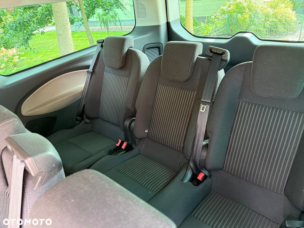Ford Tourneo Custom - 16