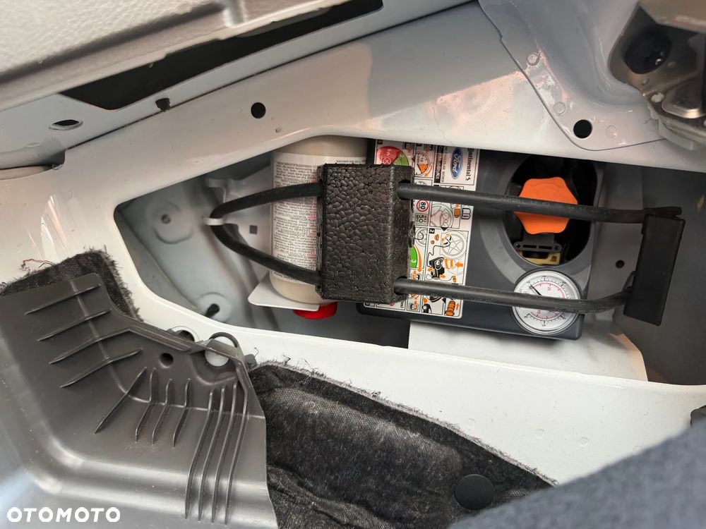 Ford Tourneo Connect Grand - 16