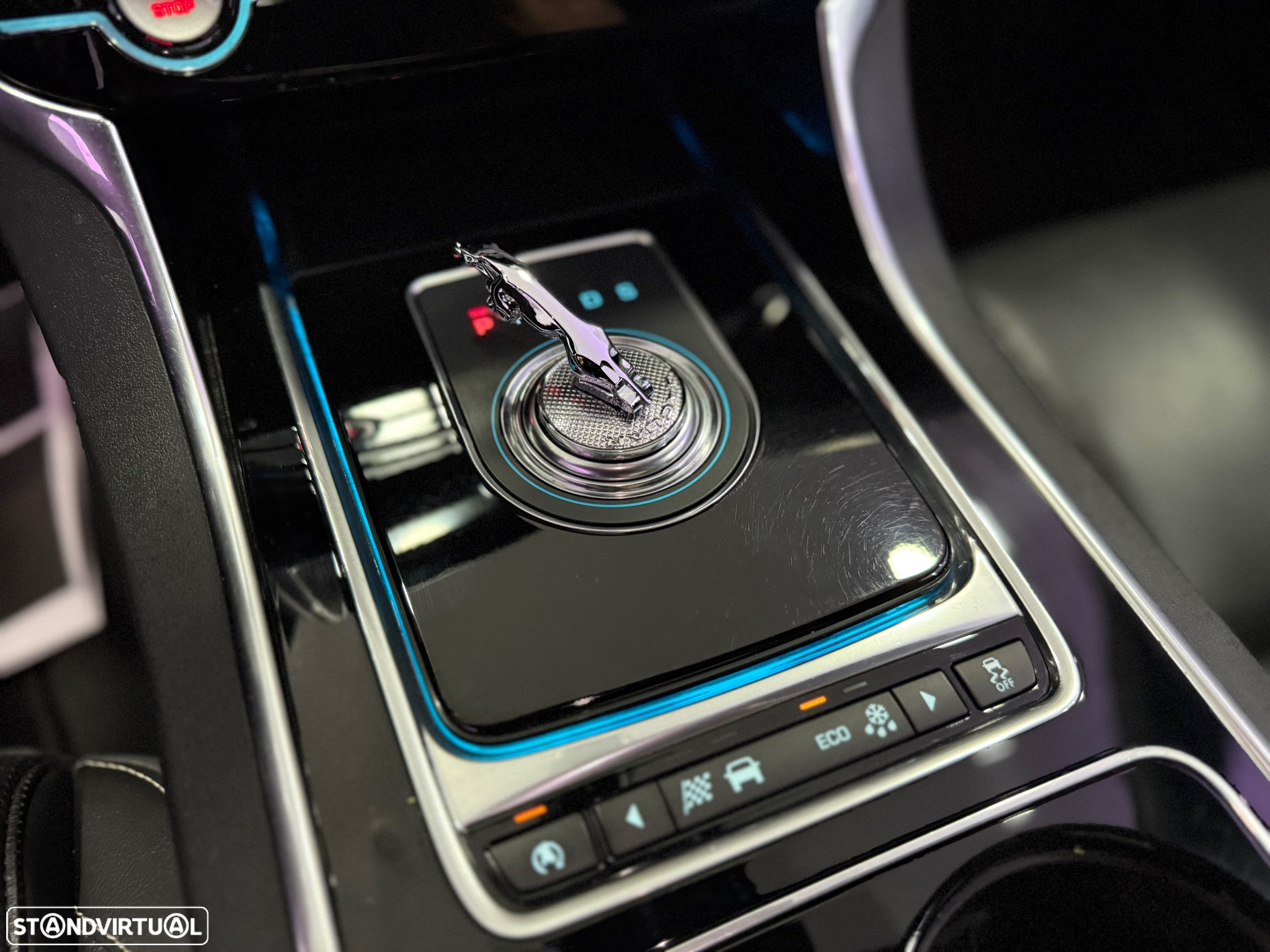 Jaguar XE 2.0 D R-Sport Aut. - 25